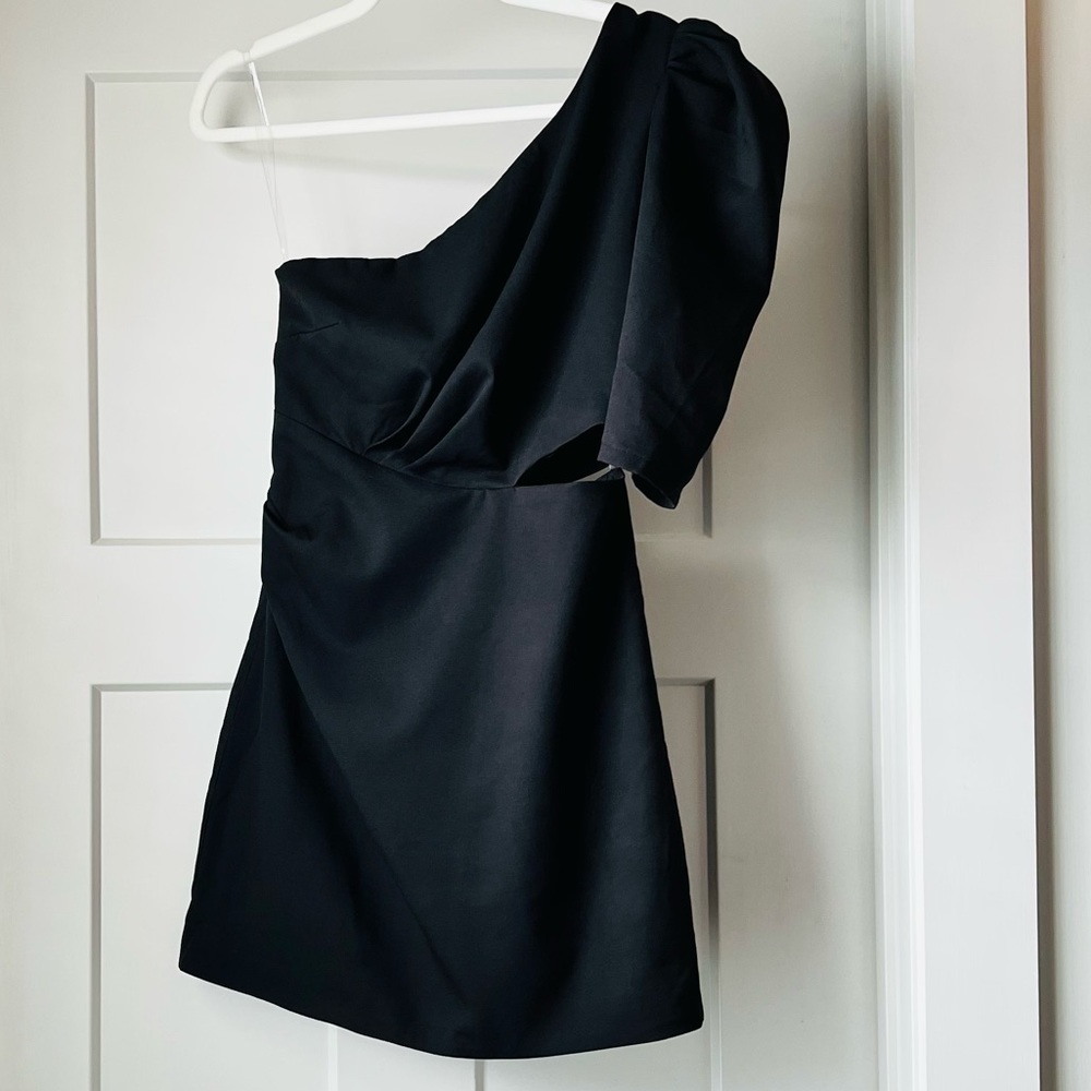 Do + Be dress. Size medium. Never worn with tags.
